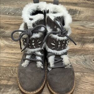 Girls boots with the fur